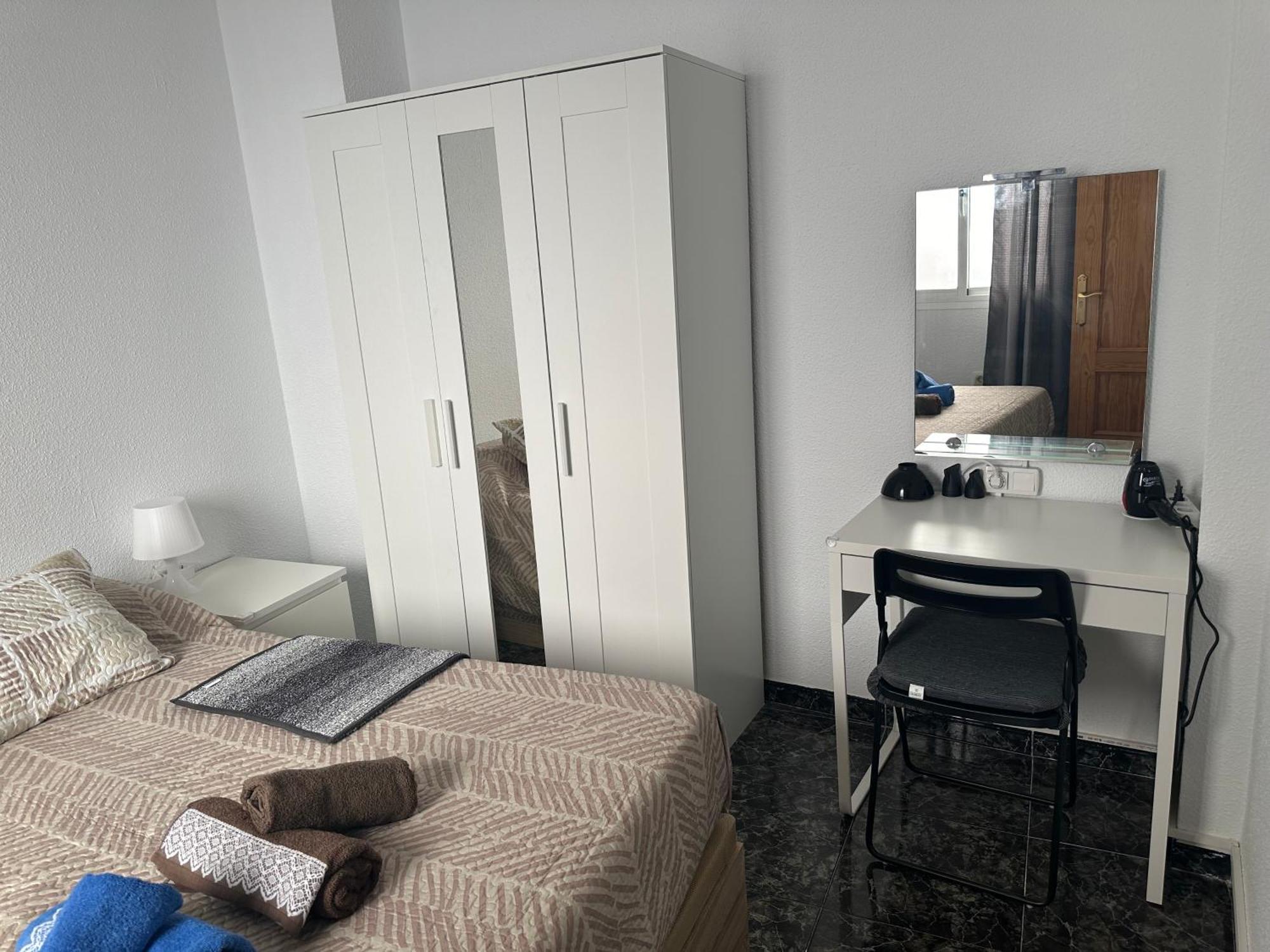 Almeria Centro Habitacion Privada En Apartamento Compartido Εξωτερικό φωτογραφία