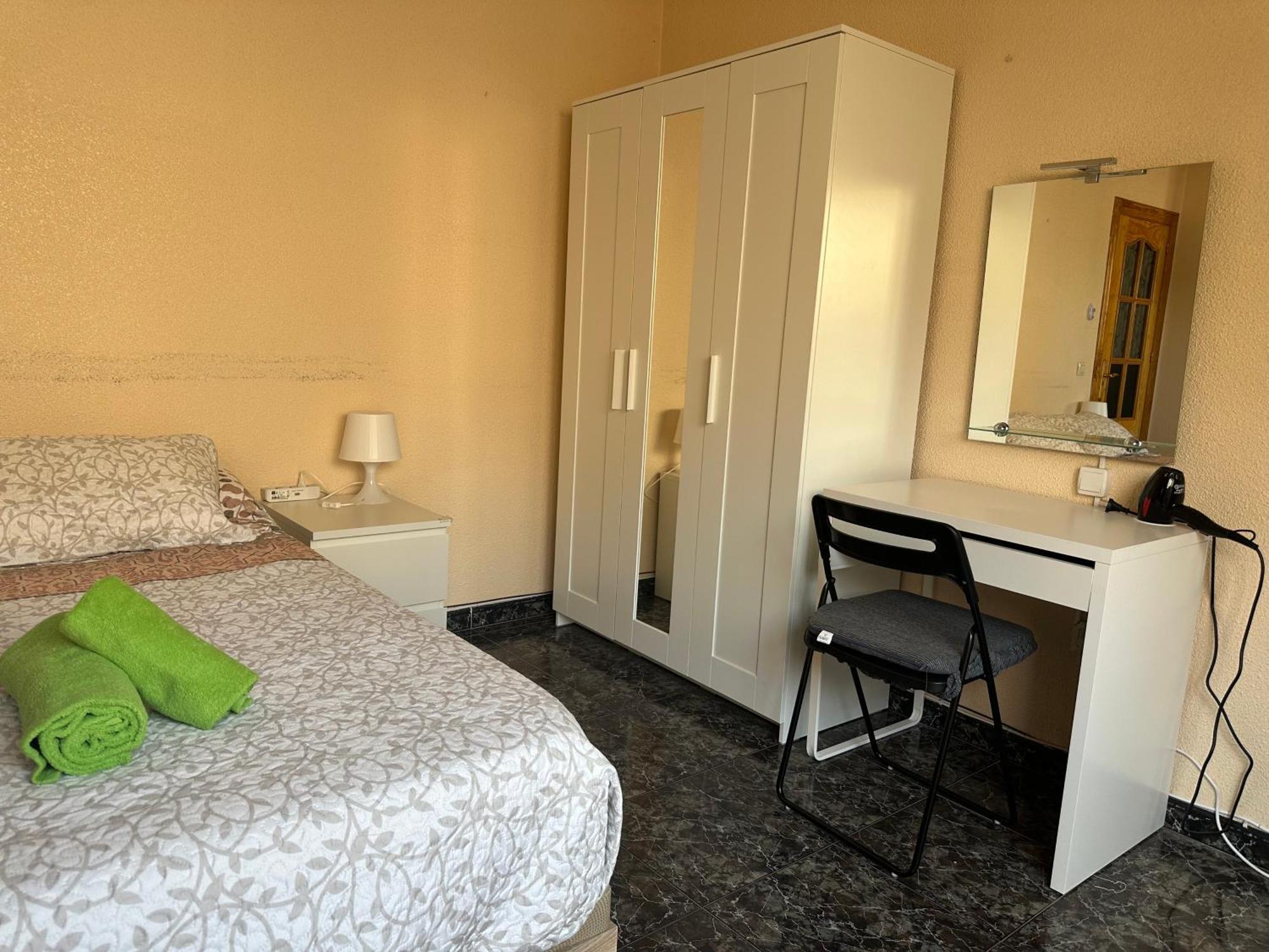 Almeria Centro Habitacion Privada En Apartamento Compartido Εξωτερικό φωτογραφία