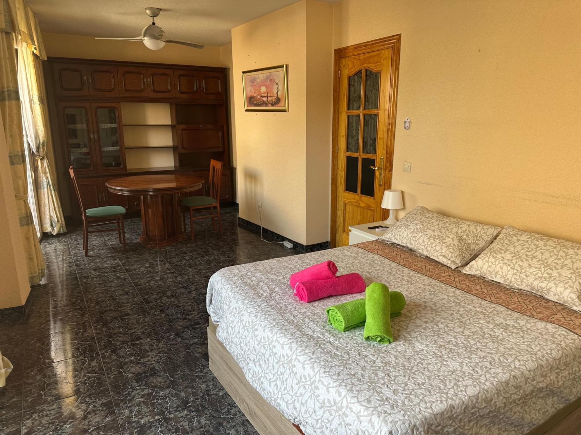 Almeria Centro Habitacion Privada En Apartamento Compartido Εξωτερικό φωτογραφία