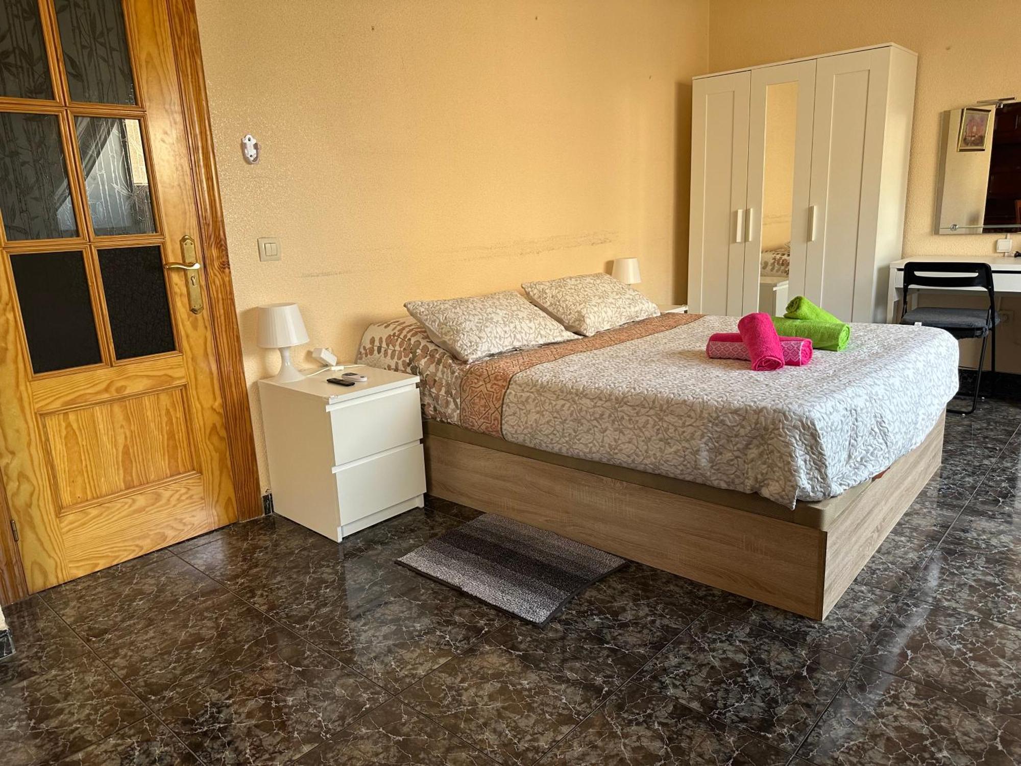 Almeria Centro Habitacion Privada En Apartamento Compartido Εξωτερικό φωτογραφία