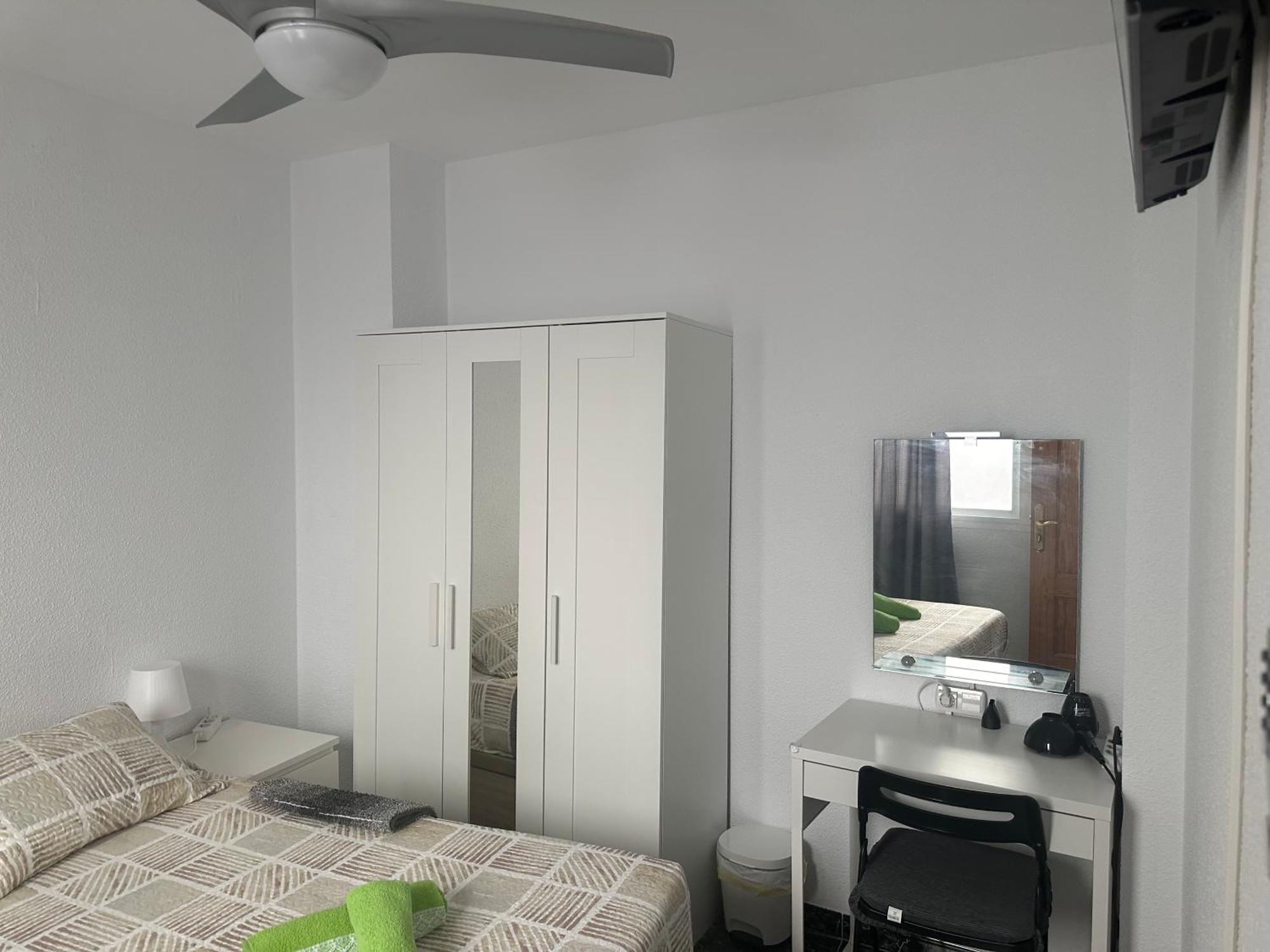Almeria Centro Habitacion Privada En Apartamento Compartido Εξωτερικό φωτογραφία