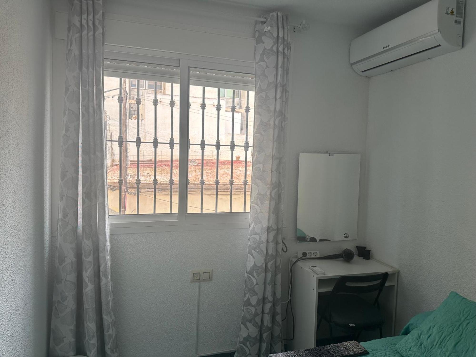 Almeria Centro Habitacion Privada En Apartamento Compartido Εξωτερικό φωτογραφία