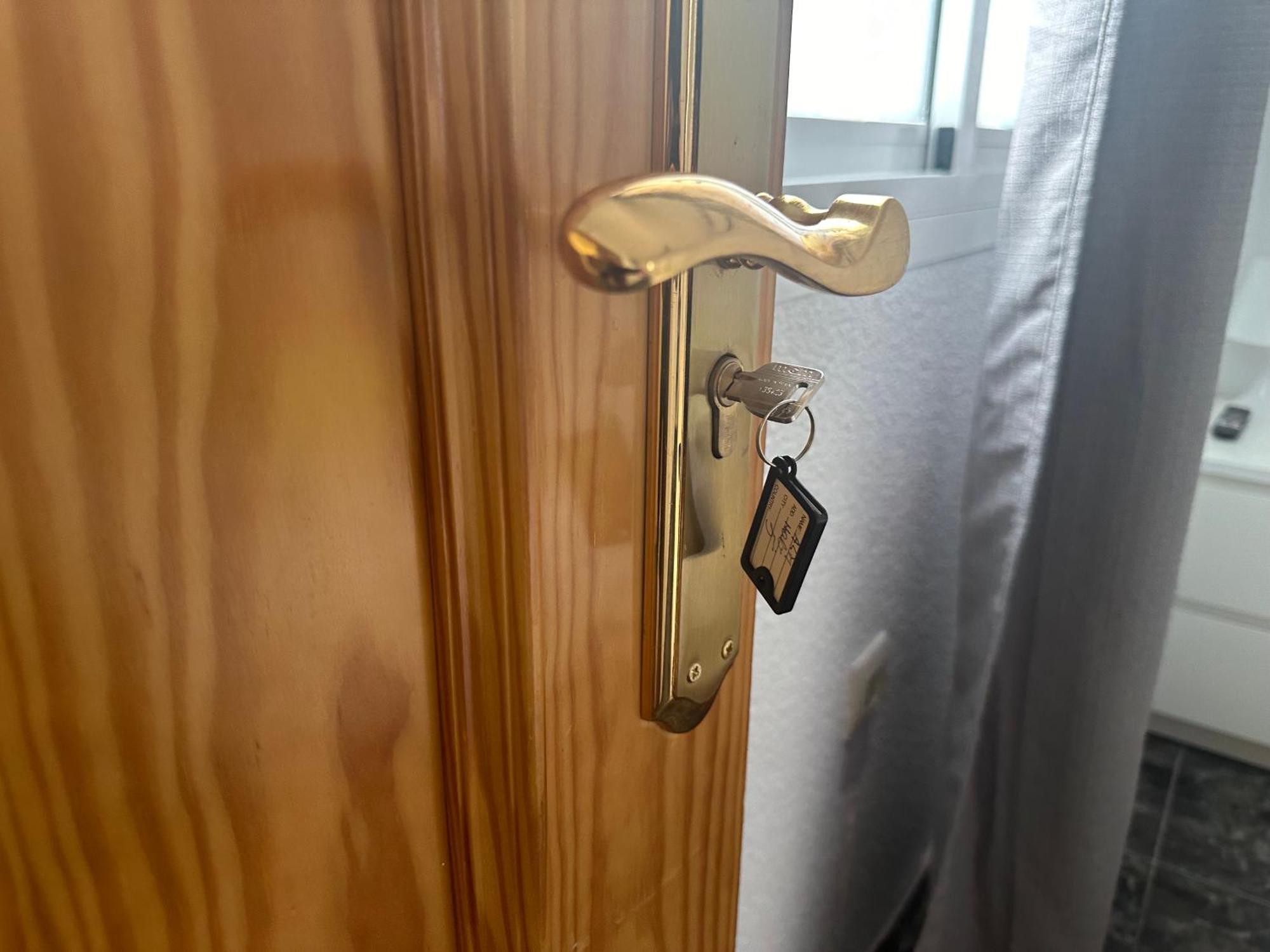 Almeria Centro Habitacion Privada En Apartamento Compartido Εξωτερικό φωτογραφία