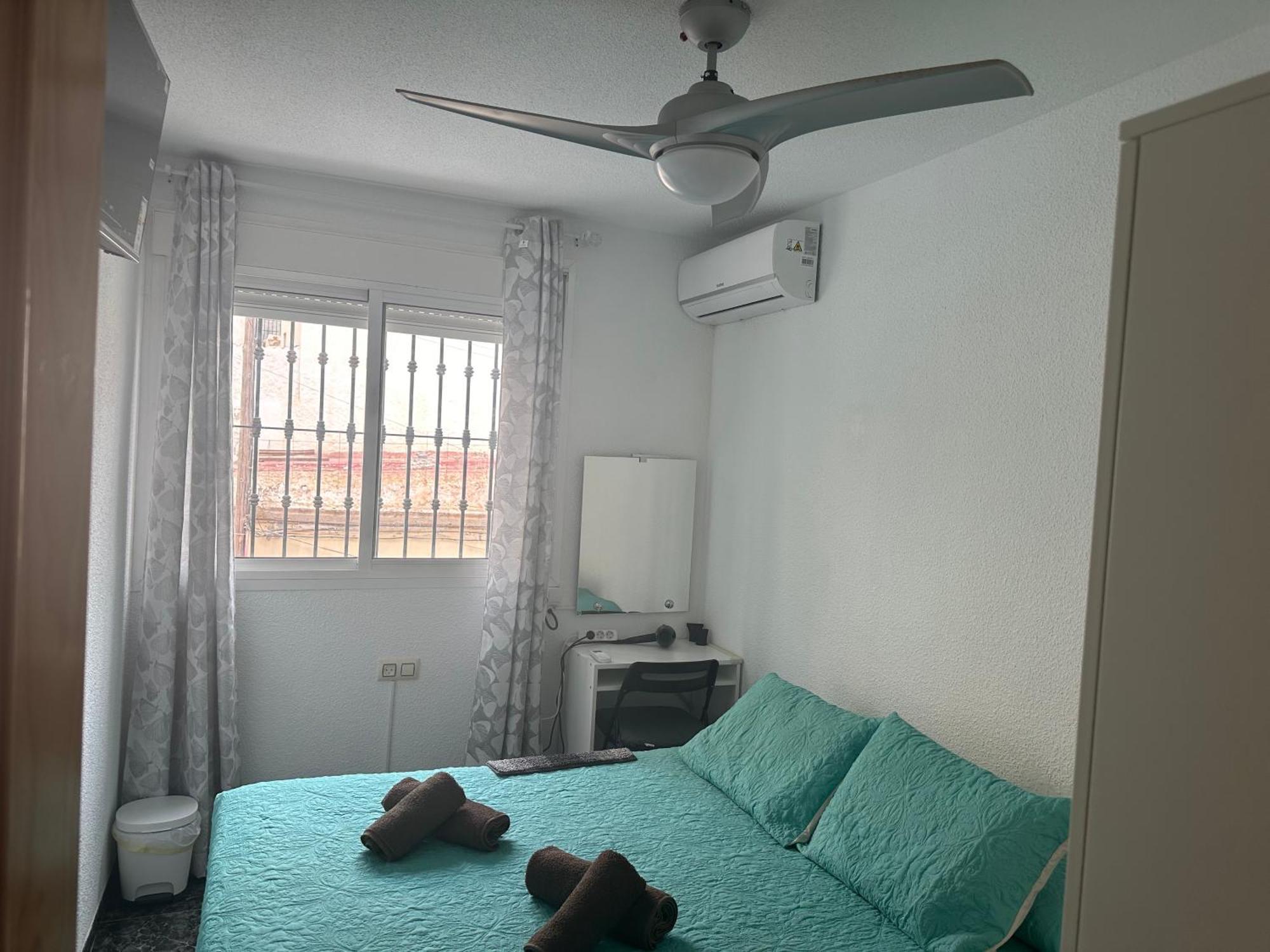 Almeria Centro Habitacion Privada En Apartamento Compartido Εξωτερικό φωτογραφία
