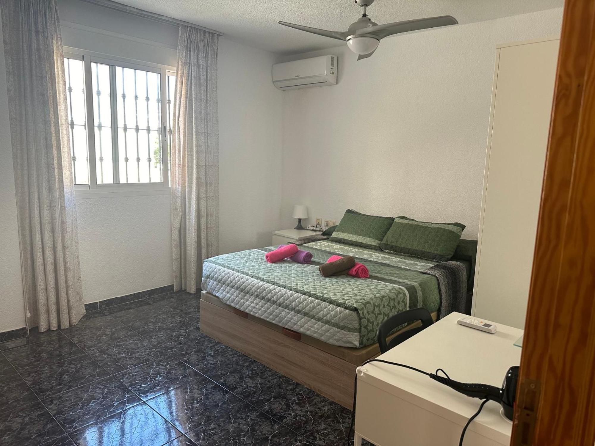 Almeria Centro Habitacion Privada En Apartamento Compartido Εξωτερικό φωτογραφία