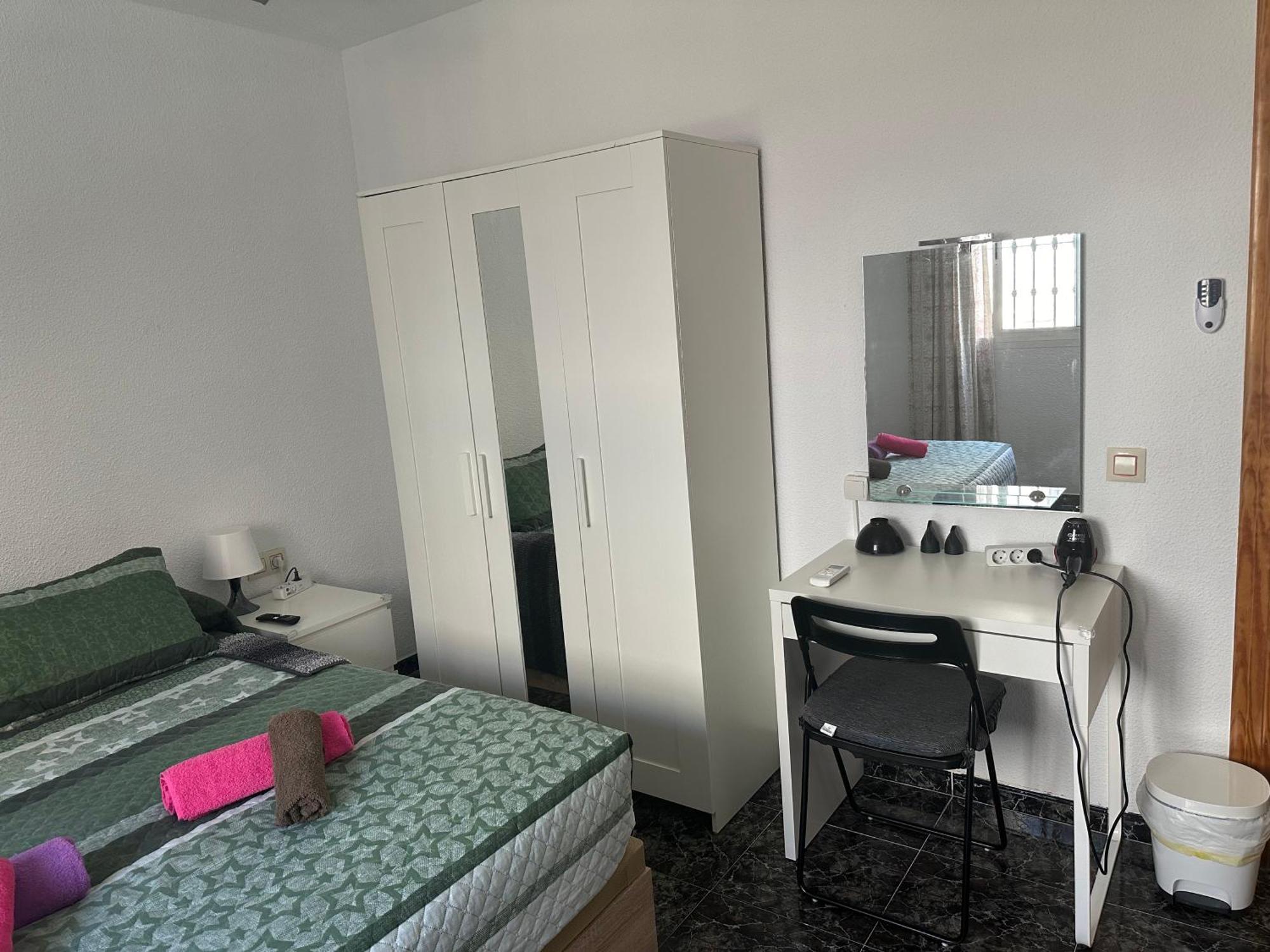 Almeria Centro Habitacion Privada En Apartamento Compartido Εξωτερικό φωτογραφία
