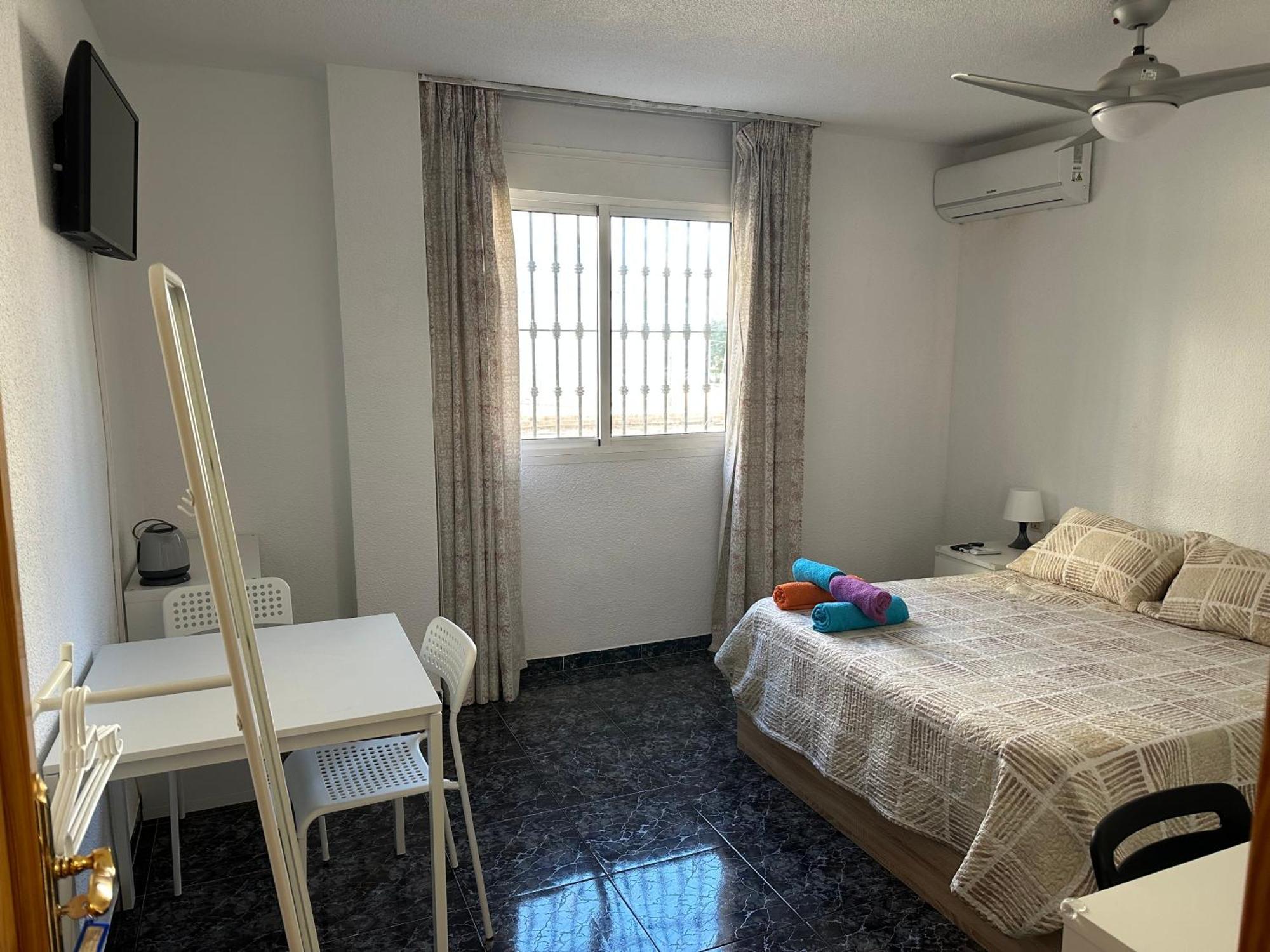 Almeria Centro Habitacion Privada En Apartamento Compartido Εξωτερικό φωτογραφία