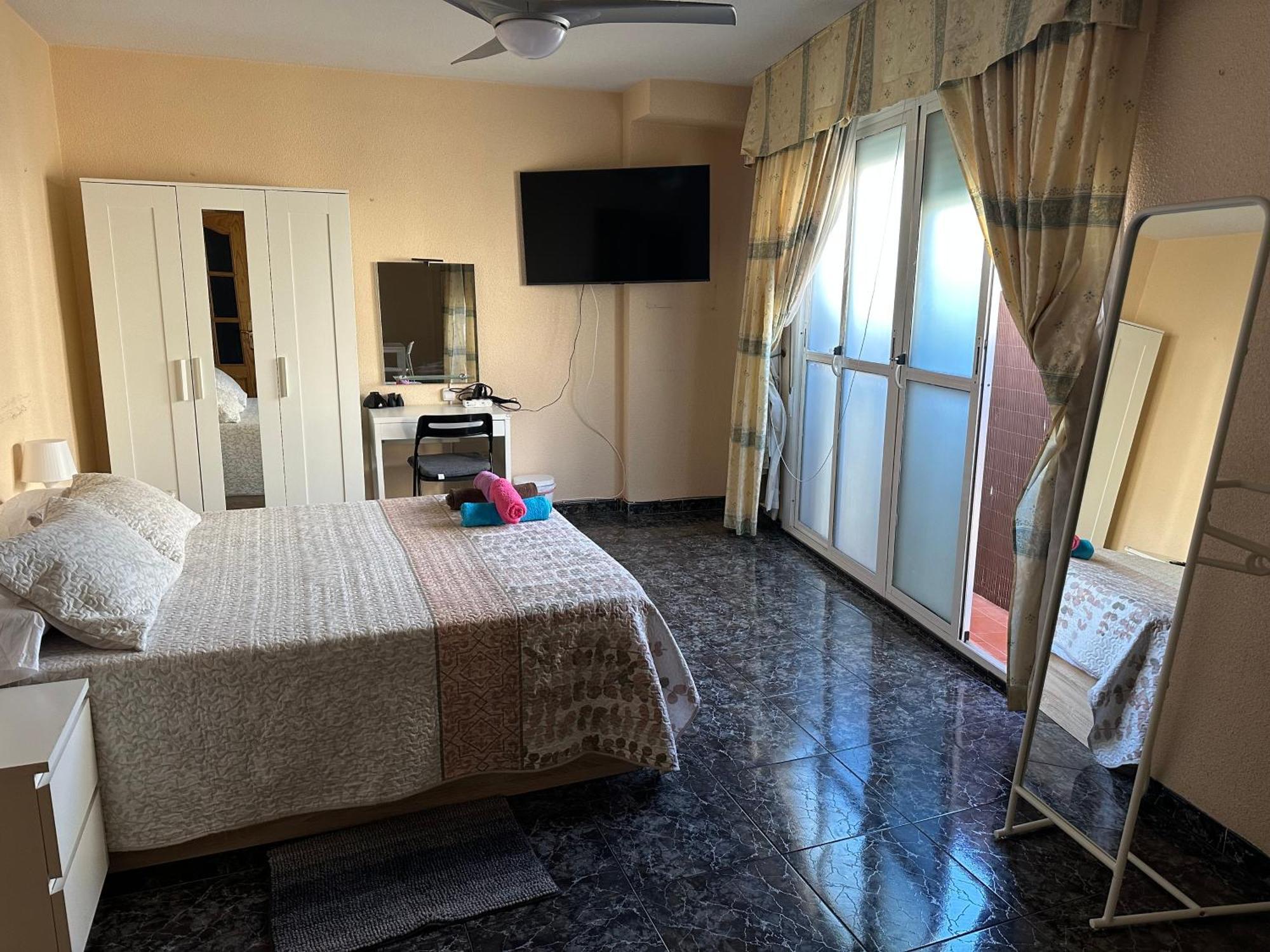 Almeria Centro Habitacion Privada En Apartamento Compartido Εξωτερικό φωτογραφία