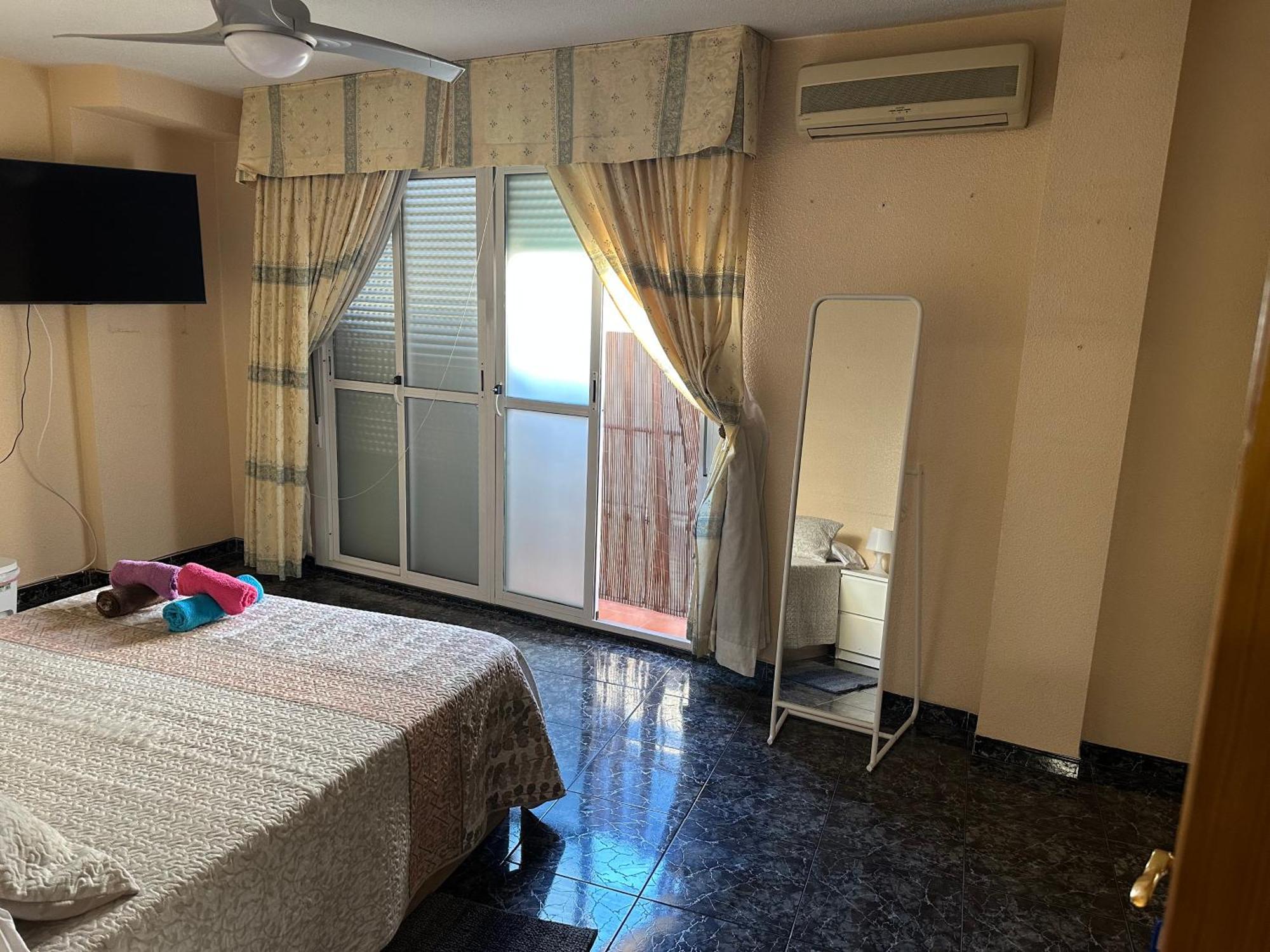 Almeria Centro Habitacion Privada En Apartamento Compartido Εξωτερικό φωτογραφία