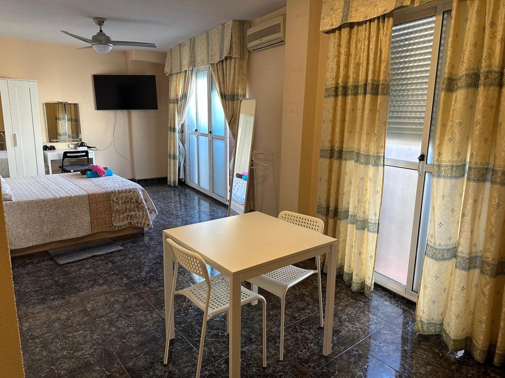 Almeria Centro Habitacion Privada En Apartamento Compartido Εξωτερικό φωτογραφία