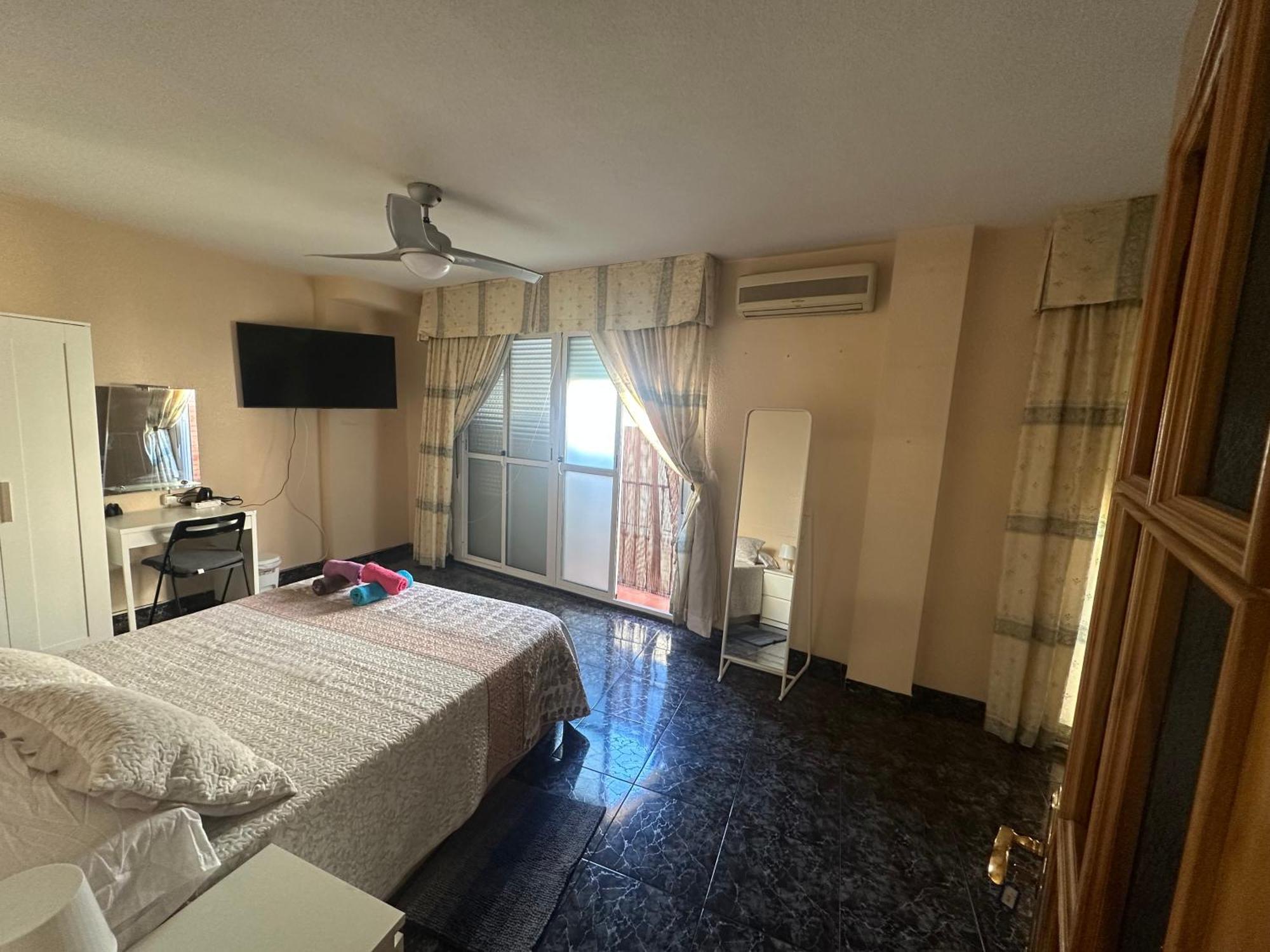 Almeria Centro Habitacion Privada En Apartamento Compartido Εξωτερικό φωτογραφία