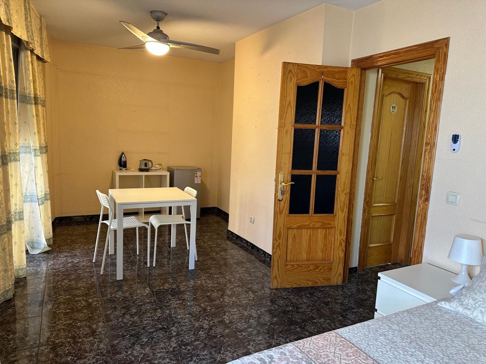 Almeria Centro Habitacion Privada En Apartamento Compartido Εξωτερικό φωτογραφία